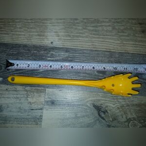 Yellow Unbranded Spaghetti Serving Spoon Made In USA 11" No Burn Marks
